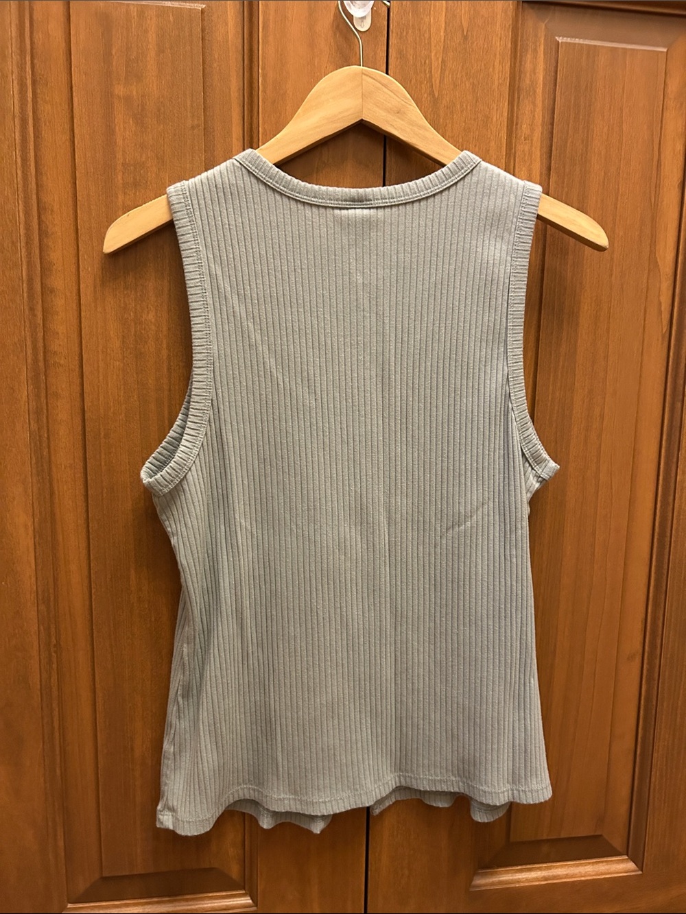 Old Navy Ribbed Button-Front Tank size large - Picture 4 of 4